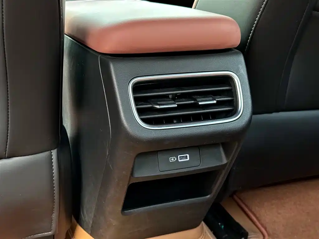 Geely Galaxy Galaxy L6 2025 EM-i 140km Voyage Edition фото 29