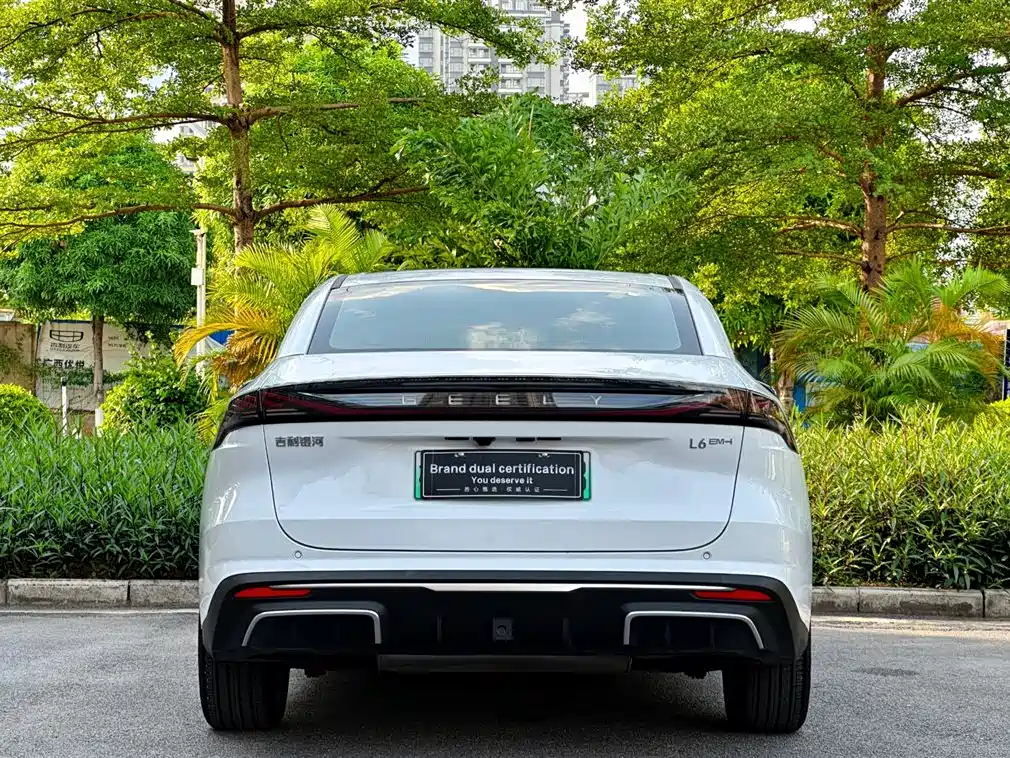 Geely Galaxy Galaxy L6 2025 EM-i 140km Voyage Edition фото 7