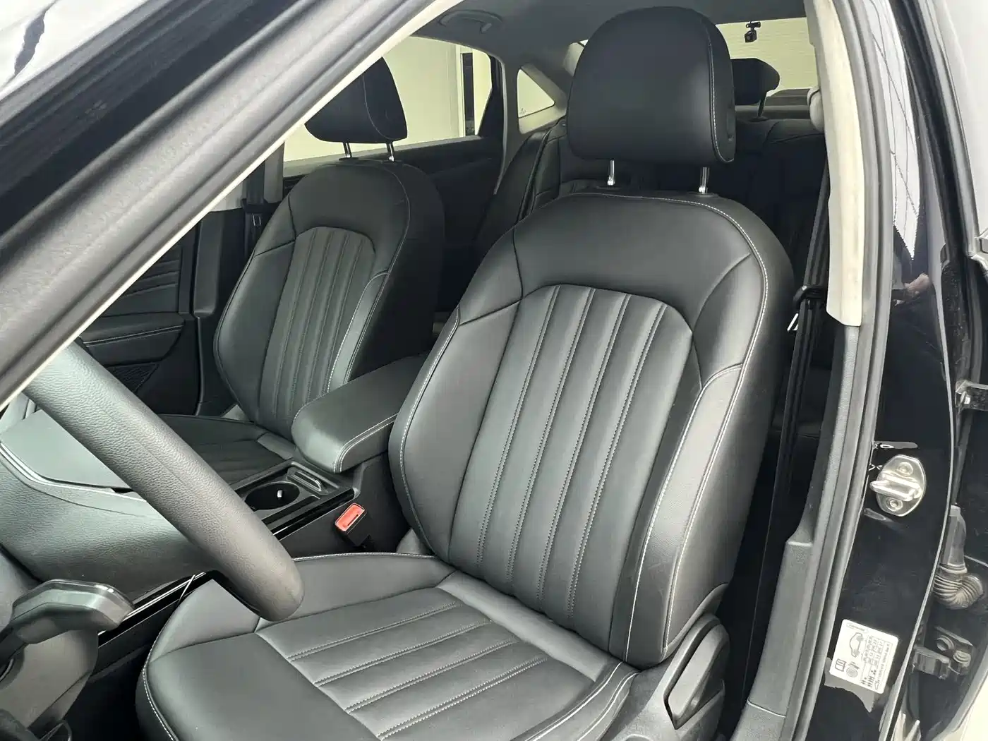 Volkswagen Passat 2022 280TSI Business Edition фото 11