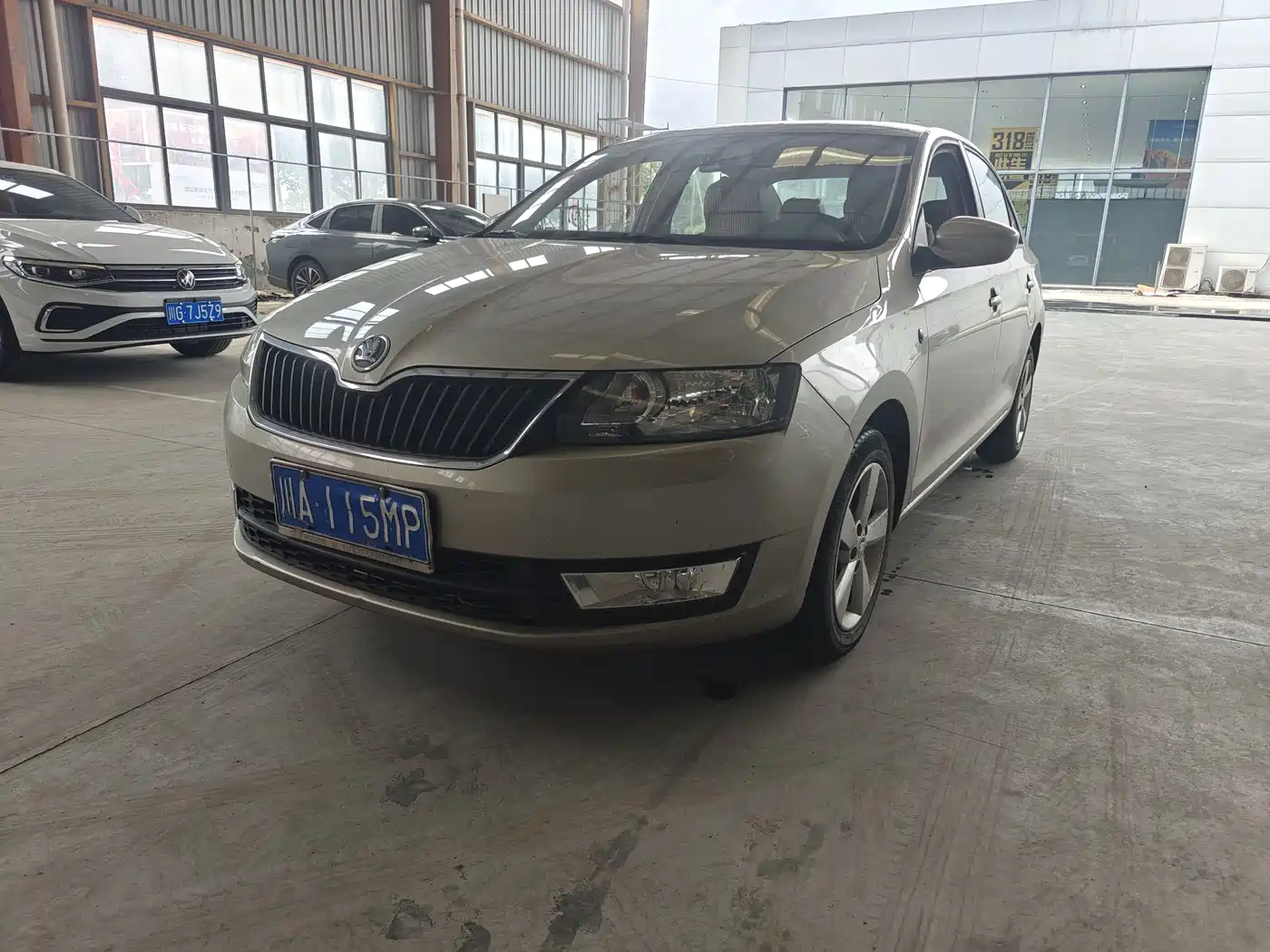 Škoda Rapid 2013 1.6L Manual Smart Selection