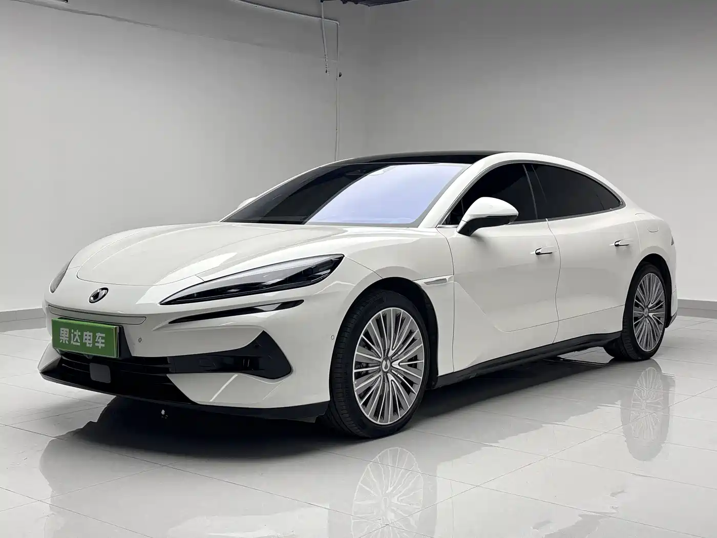 Denza Z9 2024 Model 1100km AWD Ultra Edition