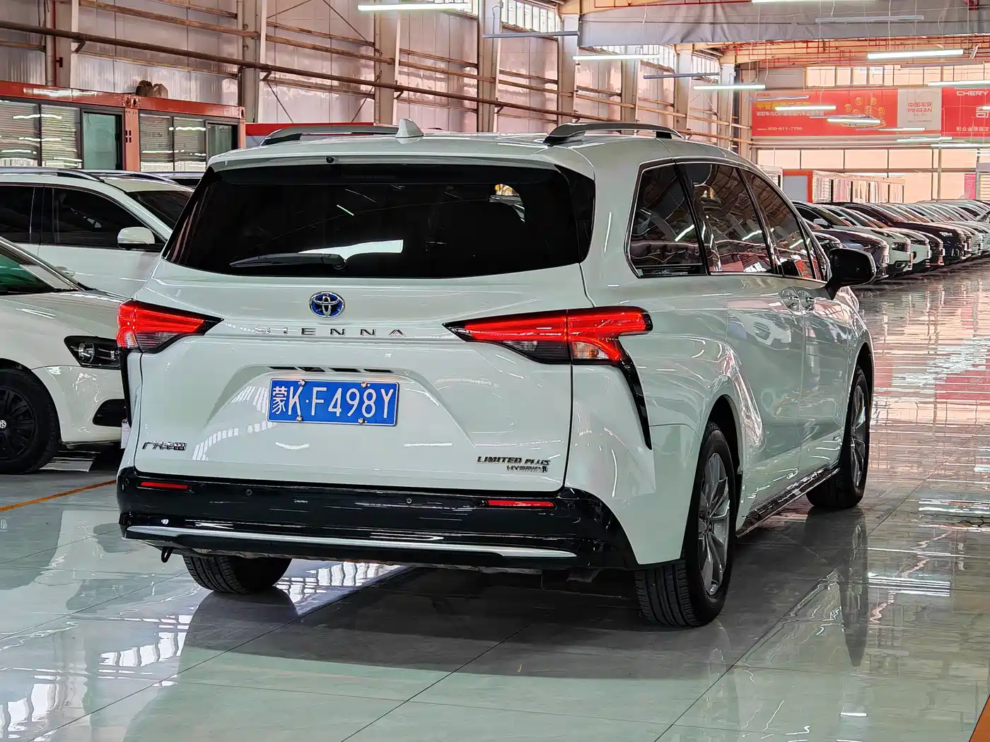 Toyota Sienna 2023 2.5L Hybrid Ultimate Edition фото 8