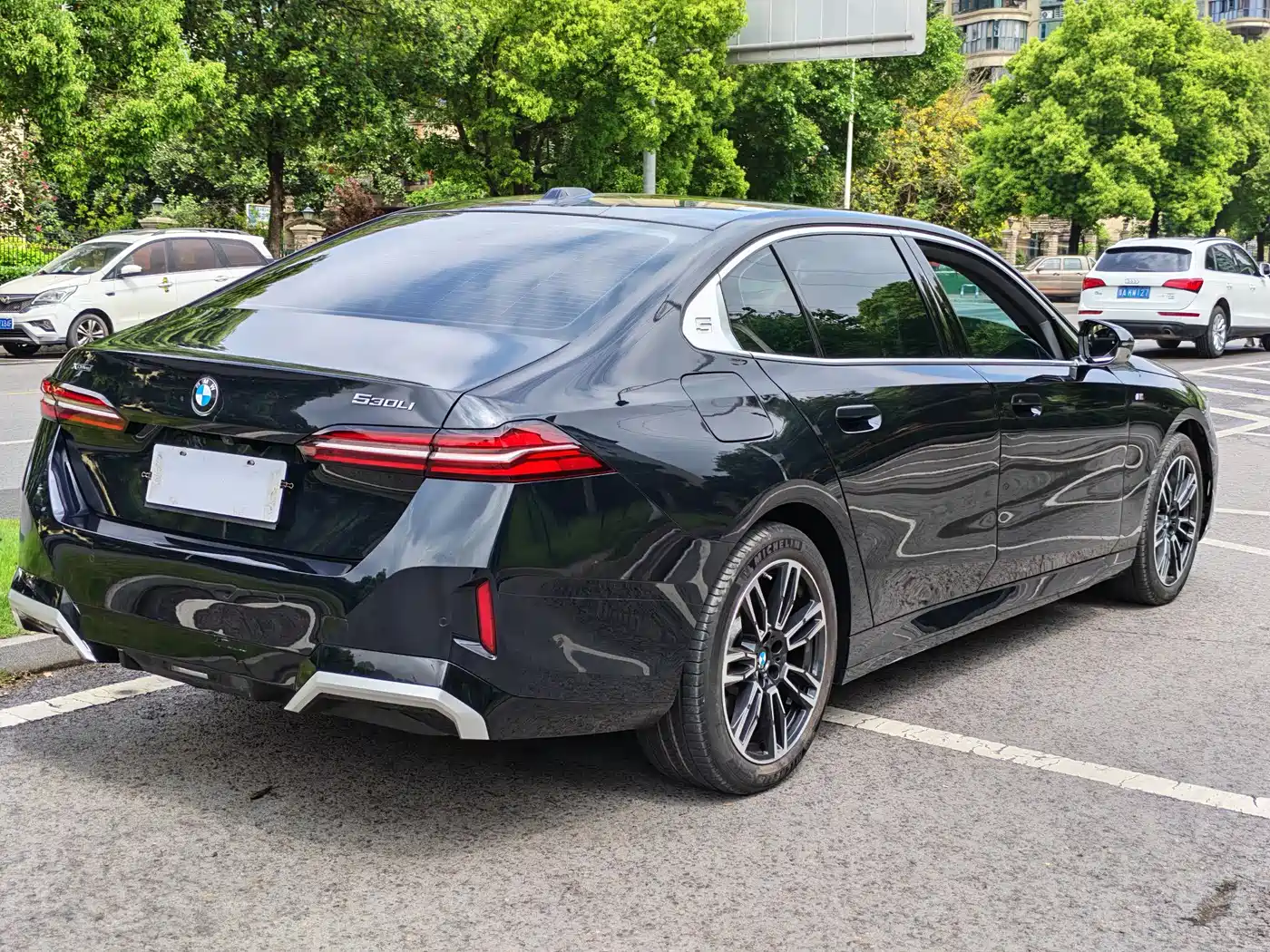BMW 5 Series 2025 530Li xDrive M Sport Package фото 10