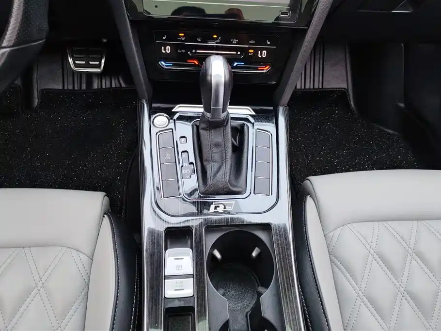 Volkswagen Magotan 2023 2 Million Units Anniversary Edition 330TSI DSG Leading Type фото 16