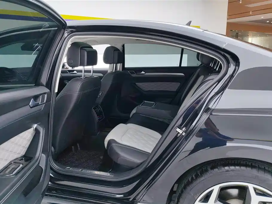 Volkswagen Magotan 2023 2 Million Units Anniversary Edition 330TSI DSG Leading Type фото 11