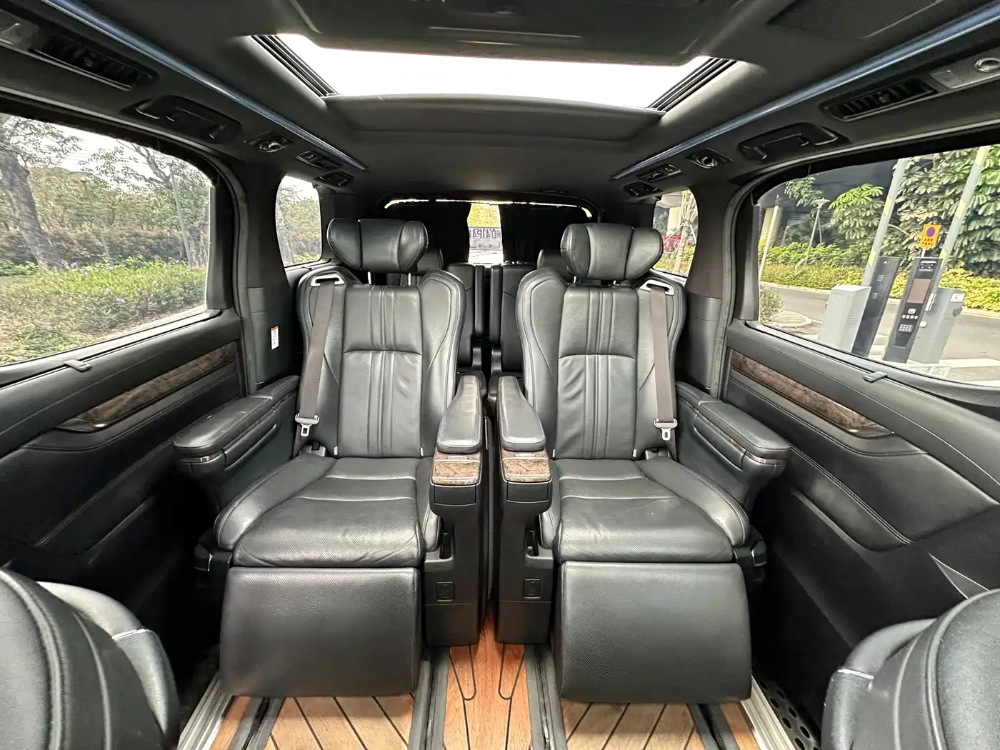 Toyota Alphard 2018 Facelift 3.5L Premium Edition фото 16