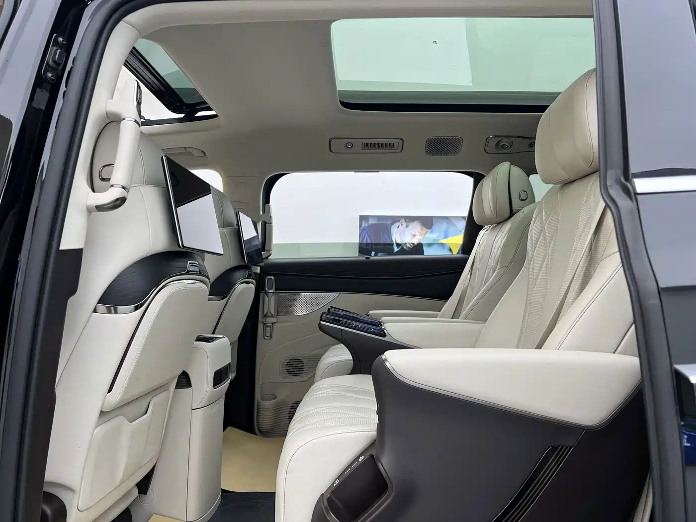 Denza D9 2025 2025 Model DM-i Smart Drive Edition 1020 AWD Flagship
