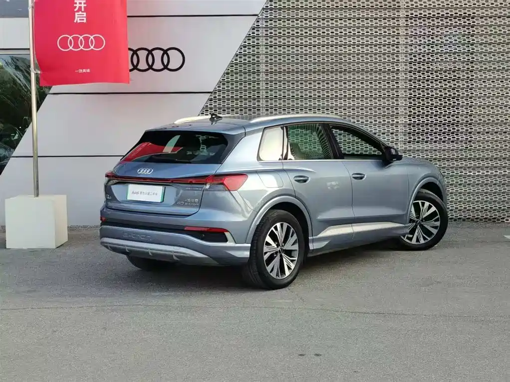 AUDI Q4 E TRON