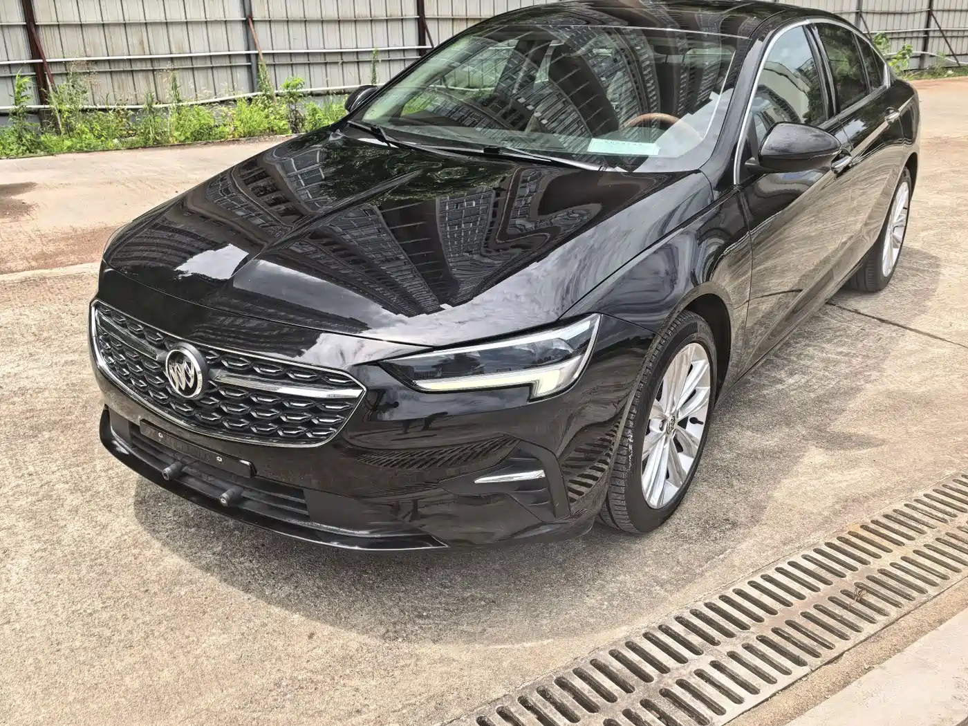 Photo 1 - Buick Regal