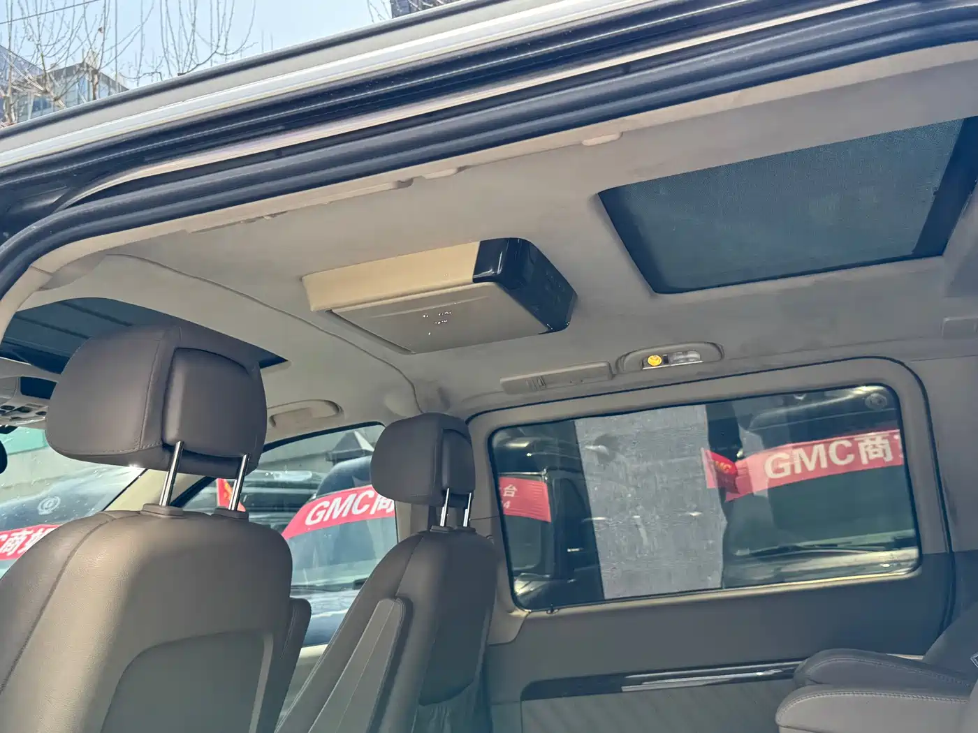 Mercedes-Benz Viano 2013 Model 3.0L Navigation Edition фото 8