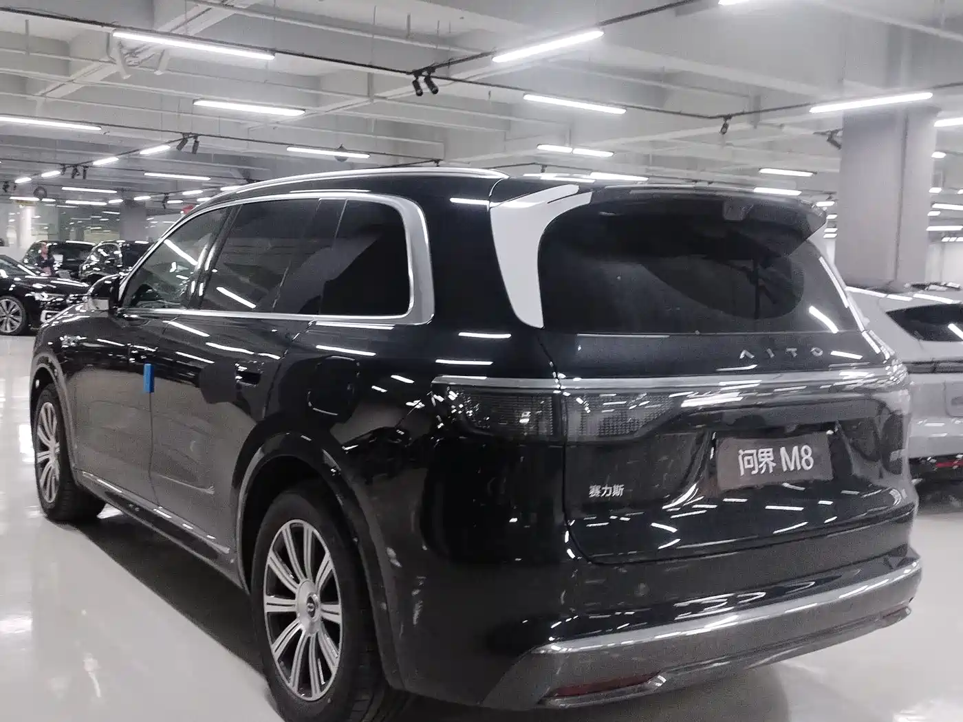 AITO Wenjie AITO M8 2025 Model Extended Range Max+ Edition 53.4kWh 6-Seater фото 7