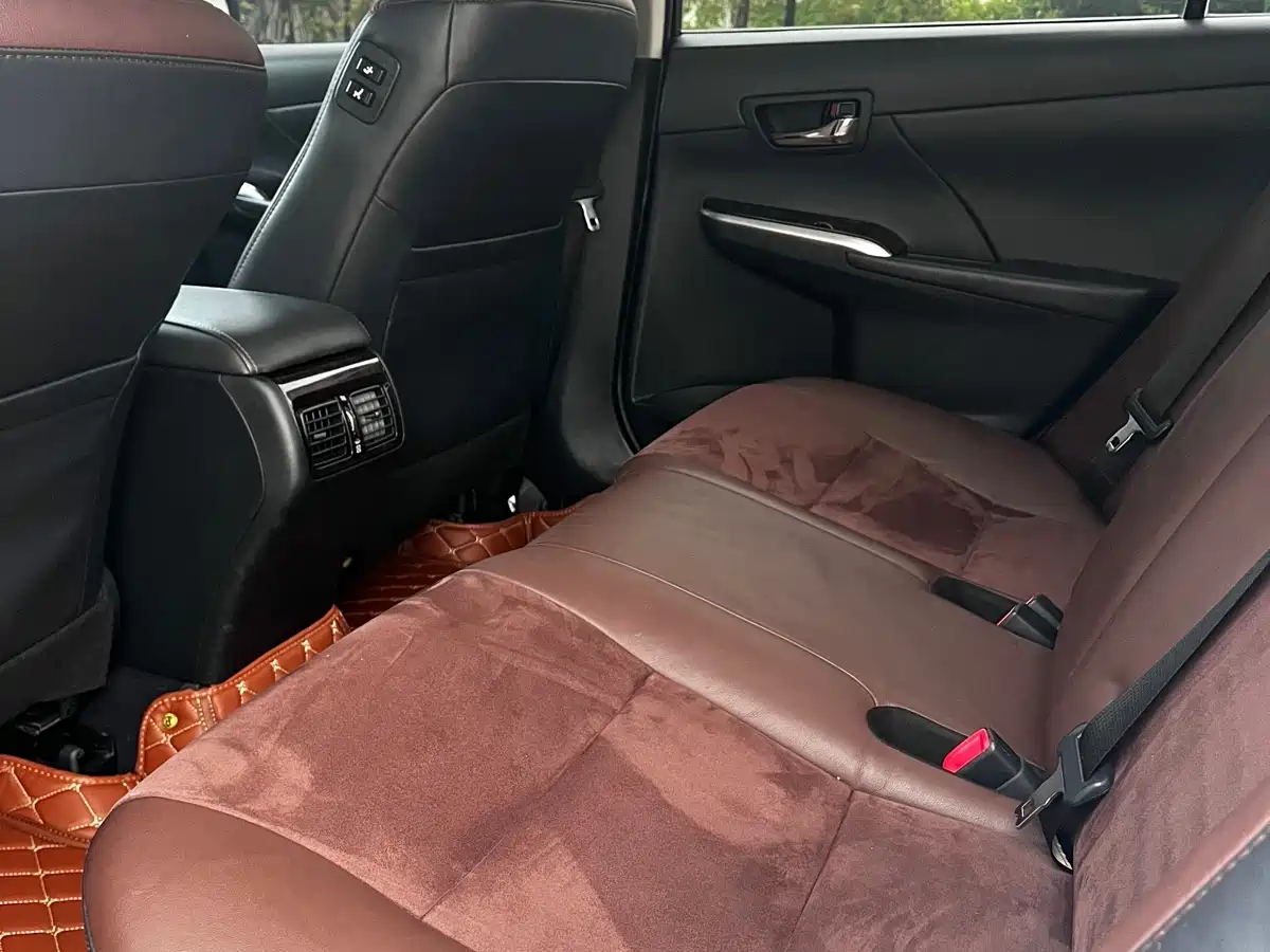 Toyota Camry 2016 2.5G 10th Anniversary Luxury Navigation Edition фото 9