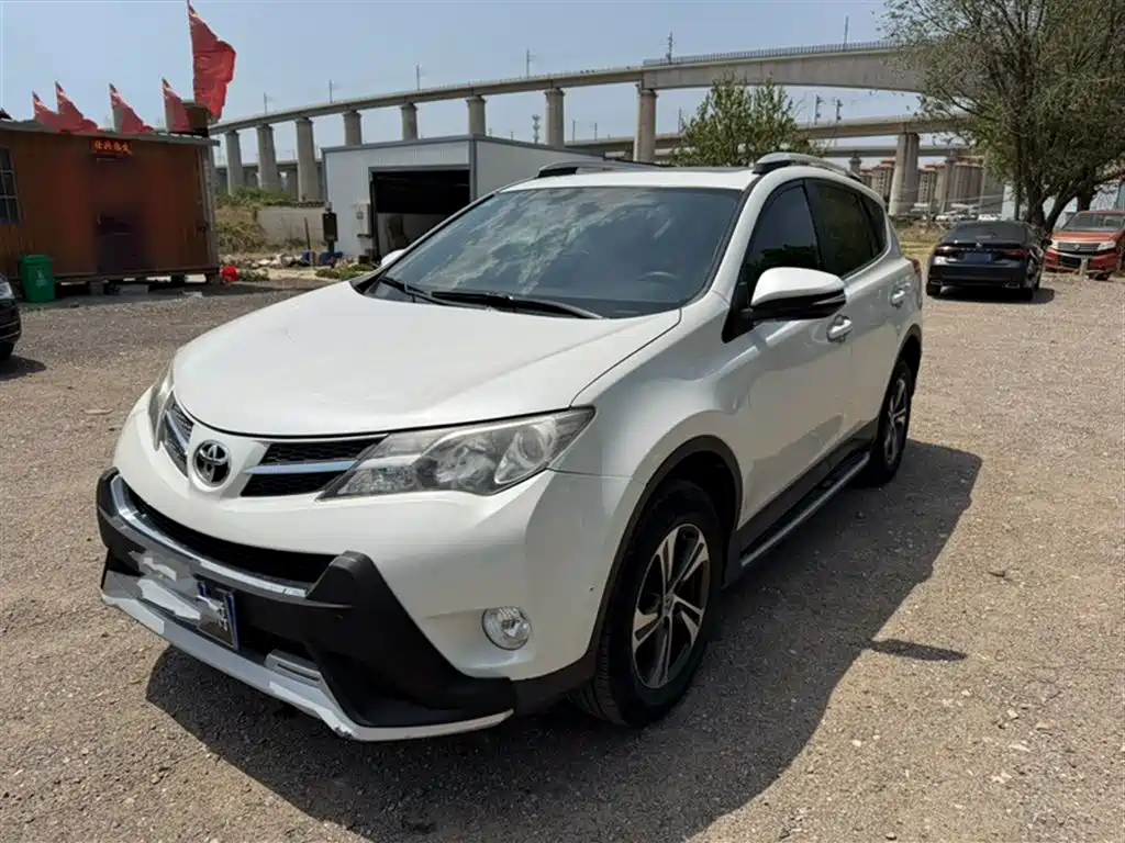 Toyota RAV4 Rongfang 2015 2.0L CVT 2WD Trend Edition
