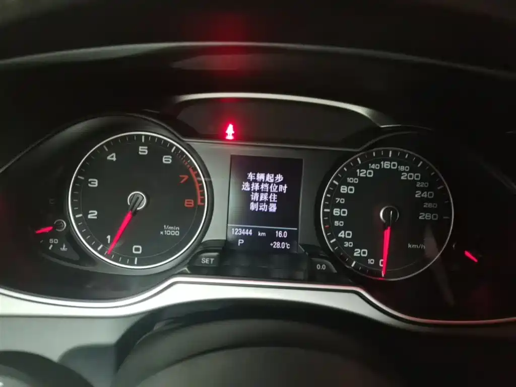 Audi A4 (Import) 2014 40 TFSI allroad quattro plus фото 12