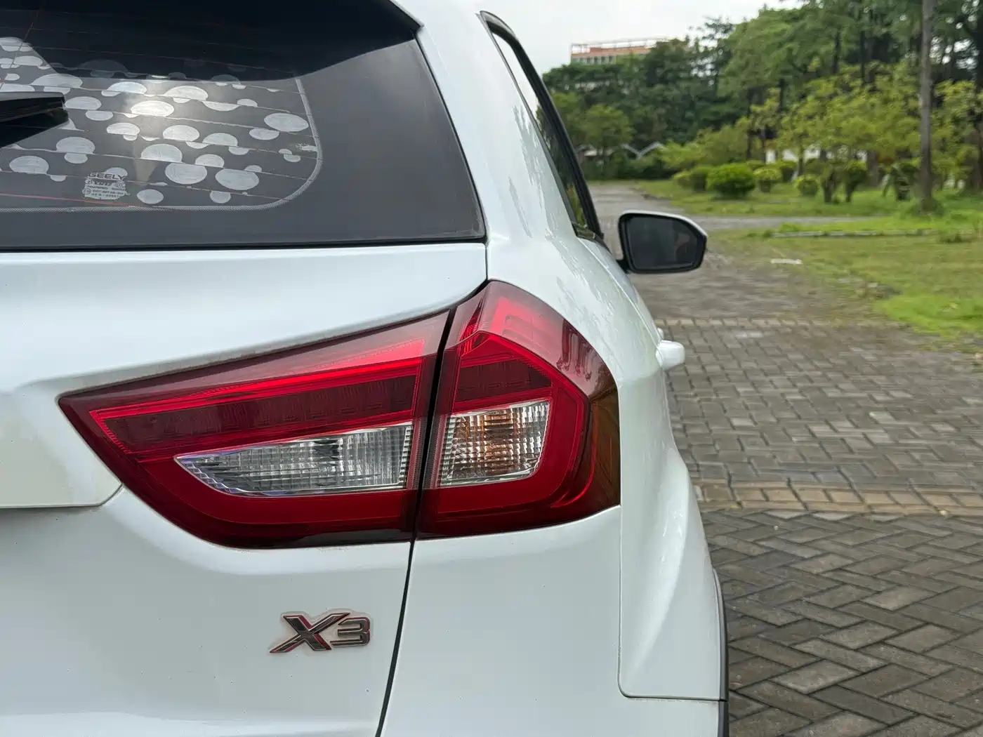 Фото 20 - Geely Vision X3