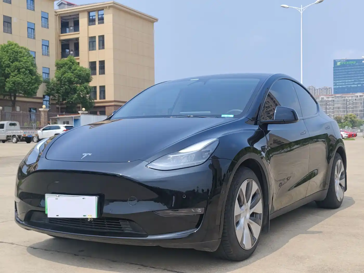 TESLA MODEL Y
