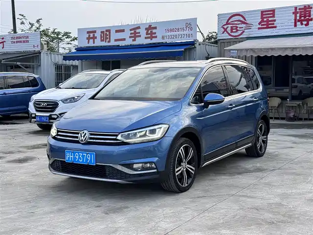 VOLKSWAGEN TOURAN