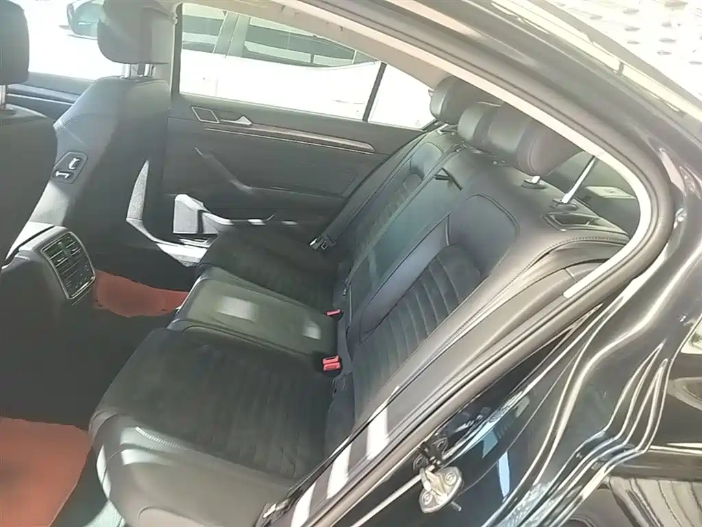 Volkswagen Magotan 2017 330TSI DSG Luxury фото 17