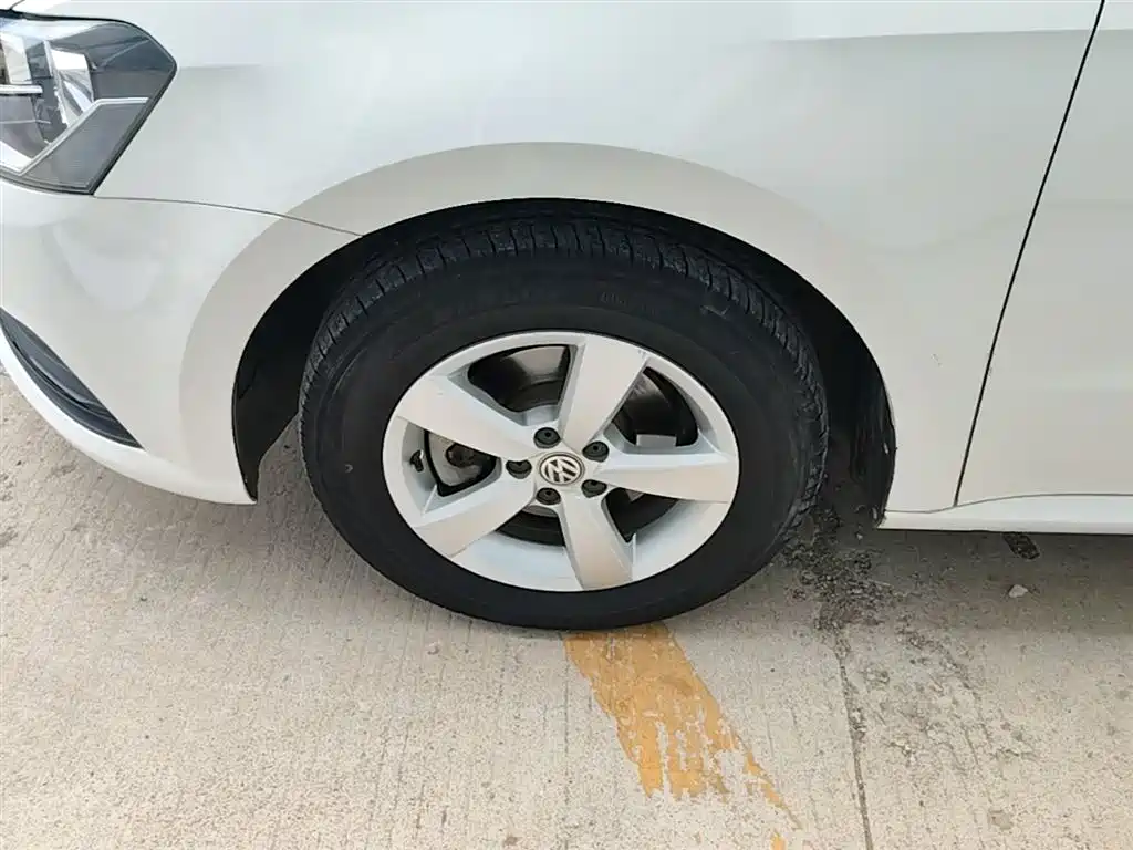 Volkswagen Lavida 2015 1.6L Automatic Trend Edition фото 23