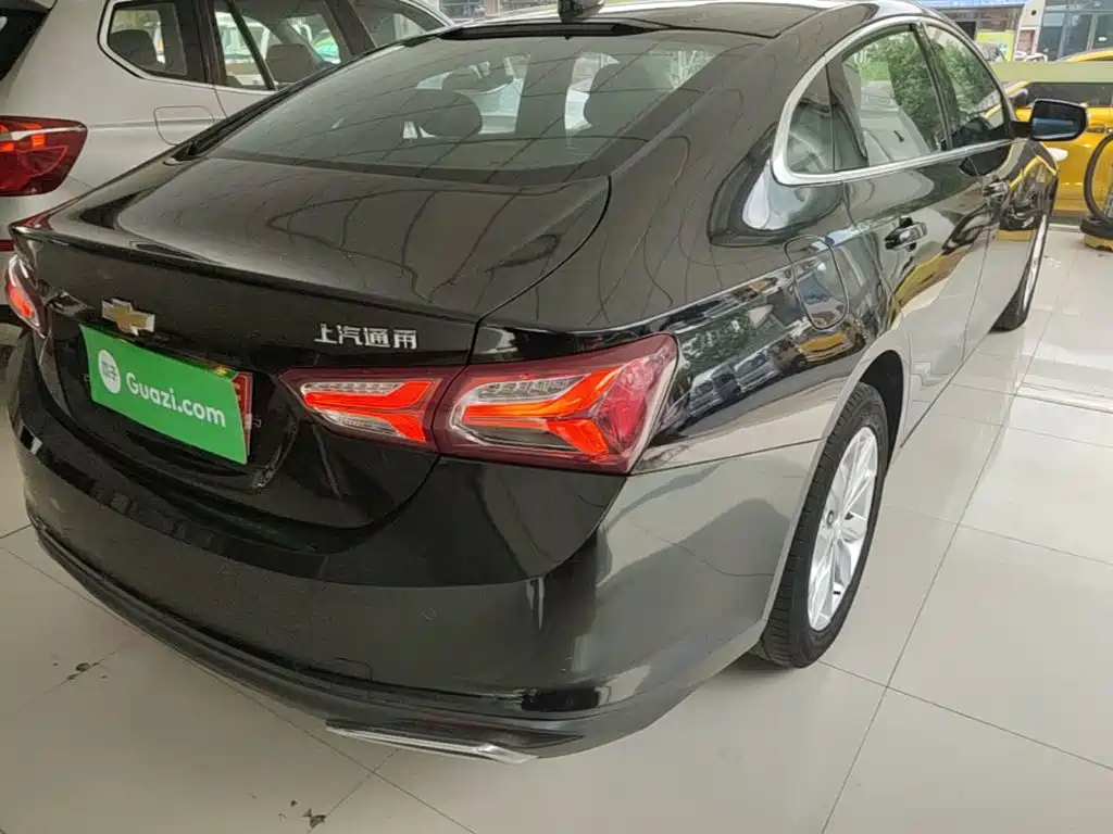 Photo 8 - Chevrolet Malibu XL