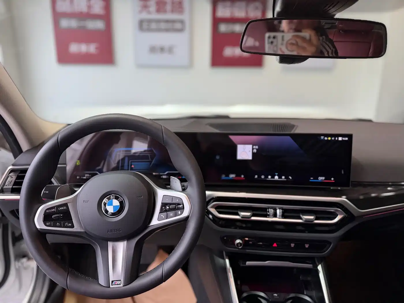 BMW 3 Series 2023 325Li M Sport Package фото 12
