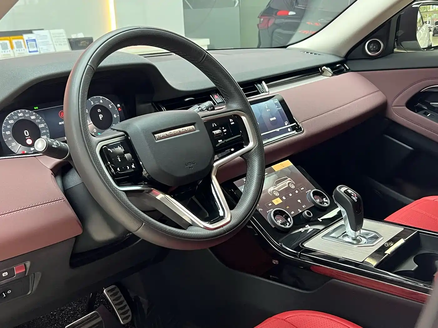 Land Rover Range Rover Evoque 2023 Range Rover Evoque L 249PS Luxury Edition фото 8