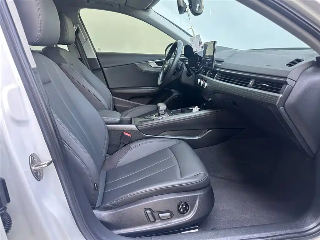 Audi A4L 2022 40 TFSI Fashion Elegance фото 9