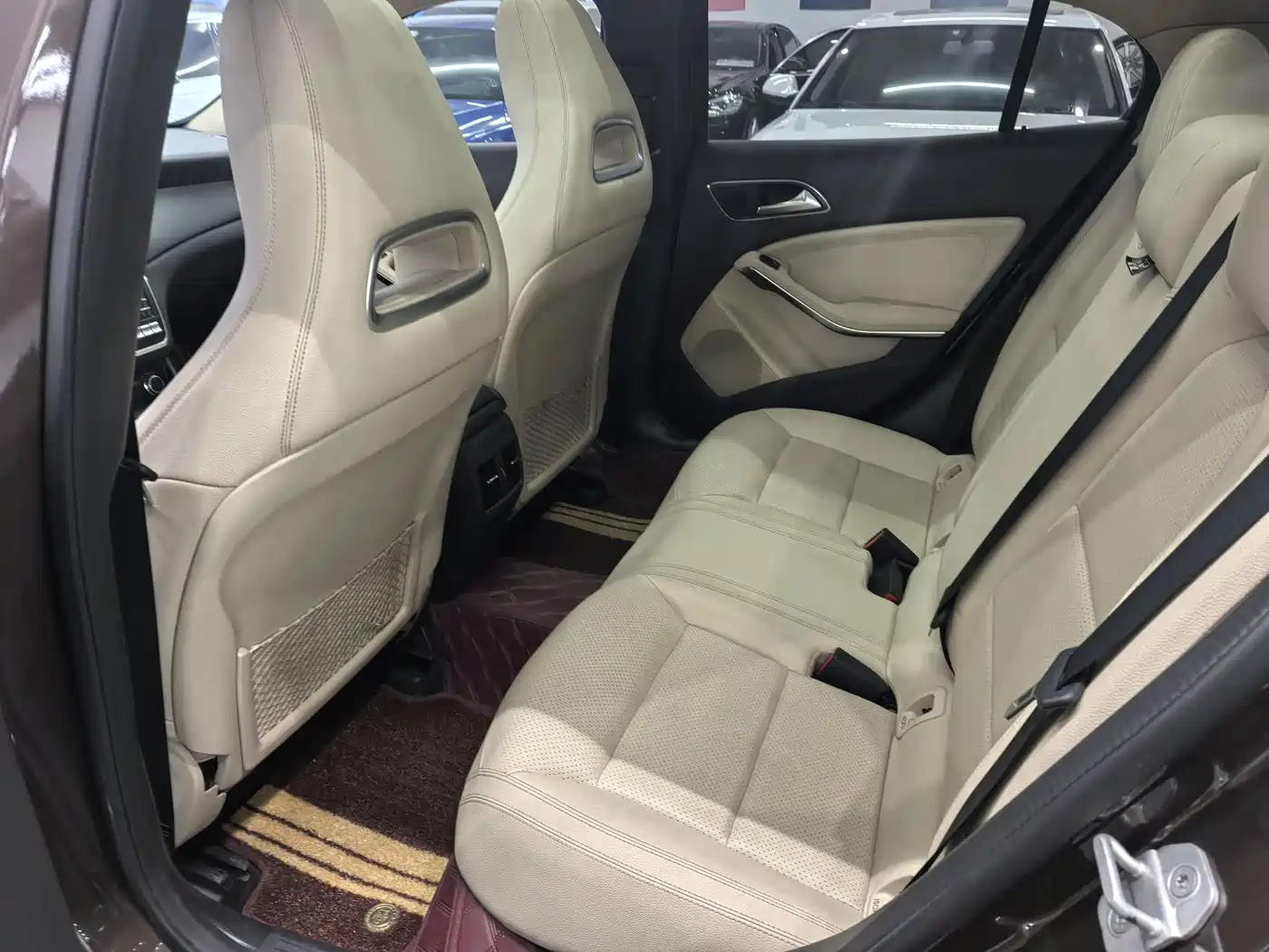 Mercedes-Benz GLA 2017 GLA 220 4MATIC Fashion фото 8