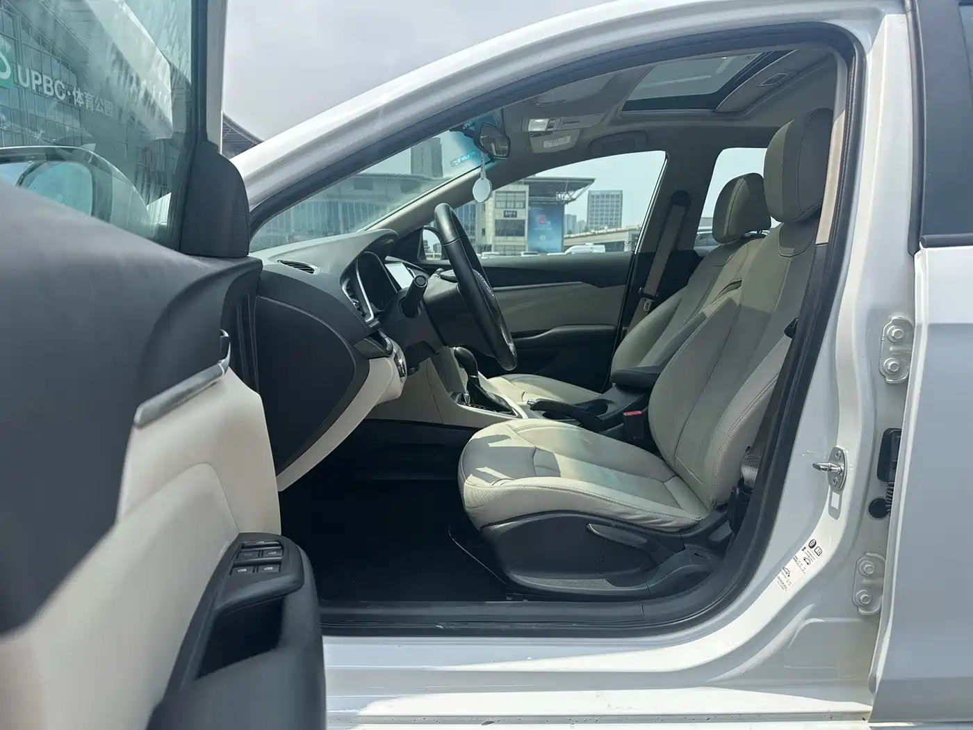 Buick Excelle 2018 15T Dual Clutch Elite (China V) фото 10