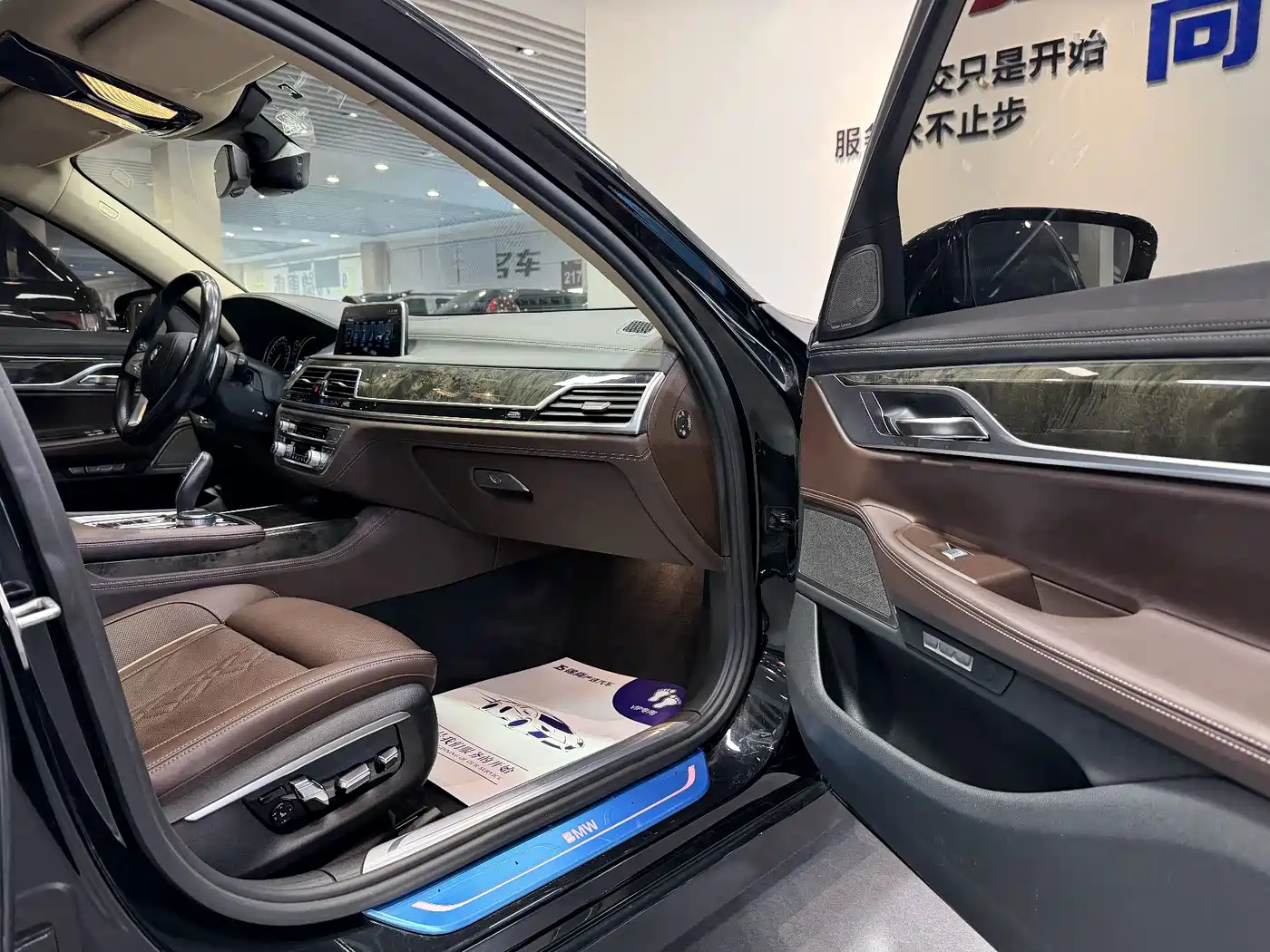 BMW 7 Series 2016 740Li Leading Edition фото 20