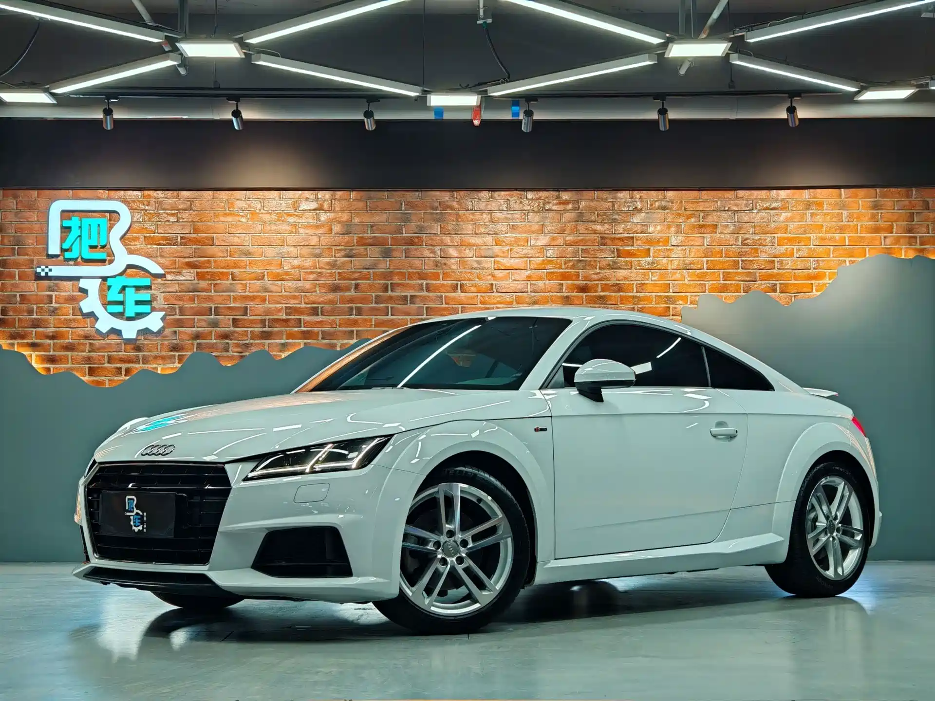 Фото 1 - Audi TT