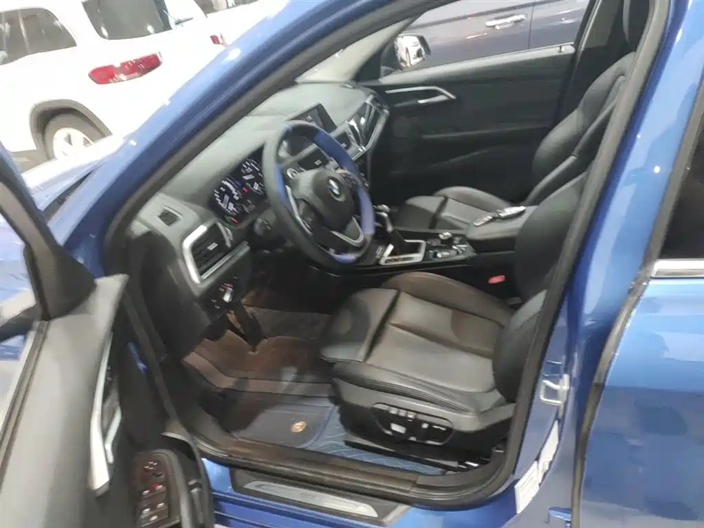 BMW 1 Series 2018 118i Sport Edition фото 15