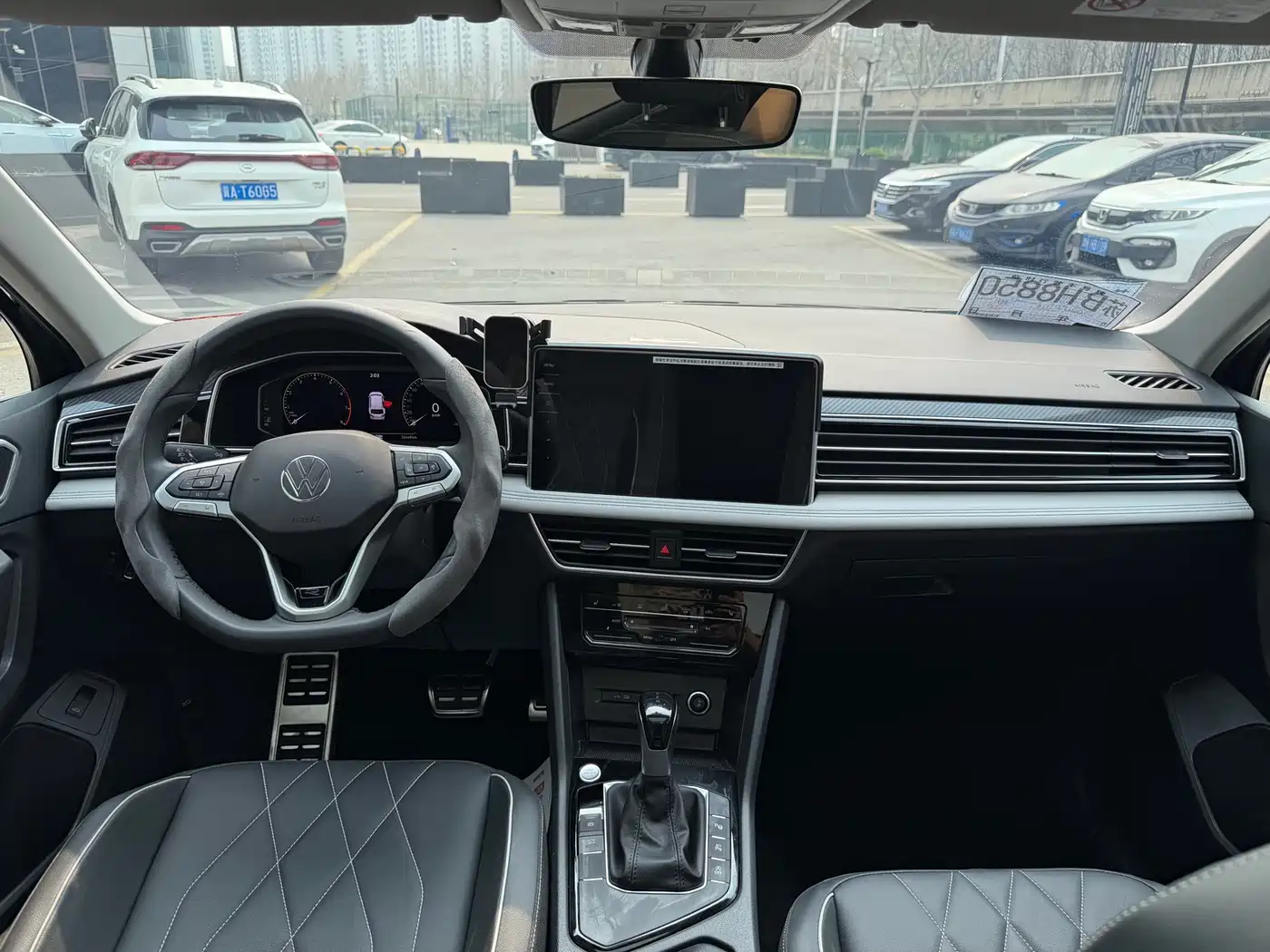 Volkswagen Tiguan L 2024 Outstanding 330TSI Auto 2WD R-Line Dragon Glory Edition фото 5