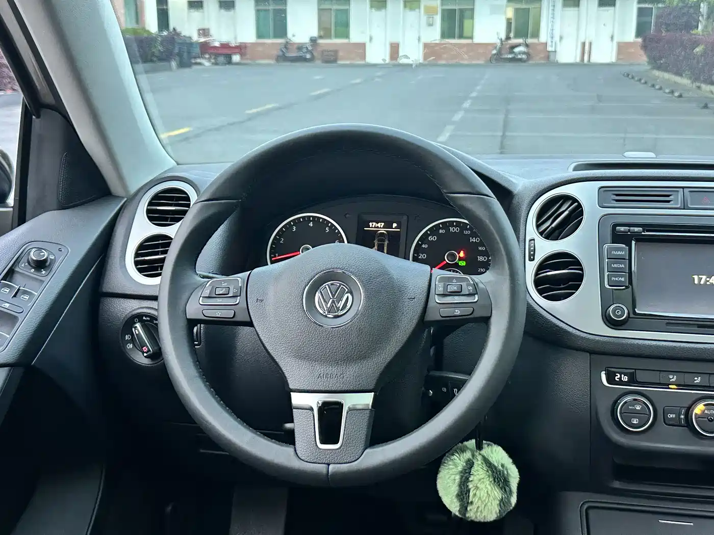 Volkswagen Tiguan 2014 1.8TSI Automatic 2WD 30th Anniversary Edition фото 13