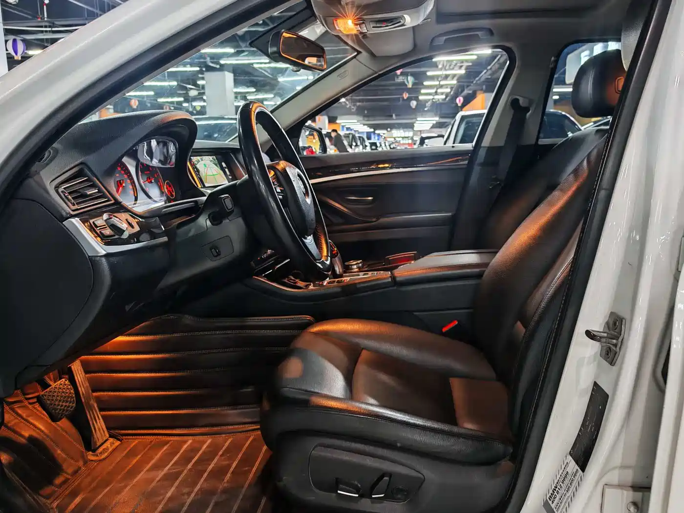 BMW 5 Series 2014 528Li Leading Edition фото 8