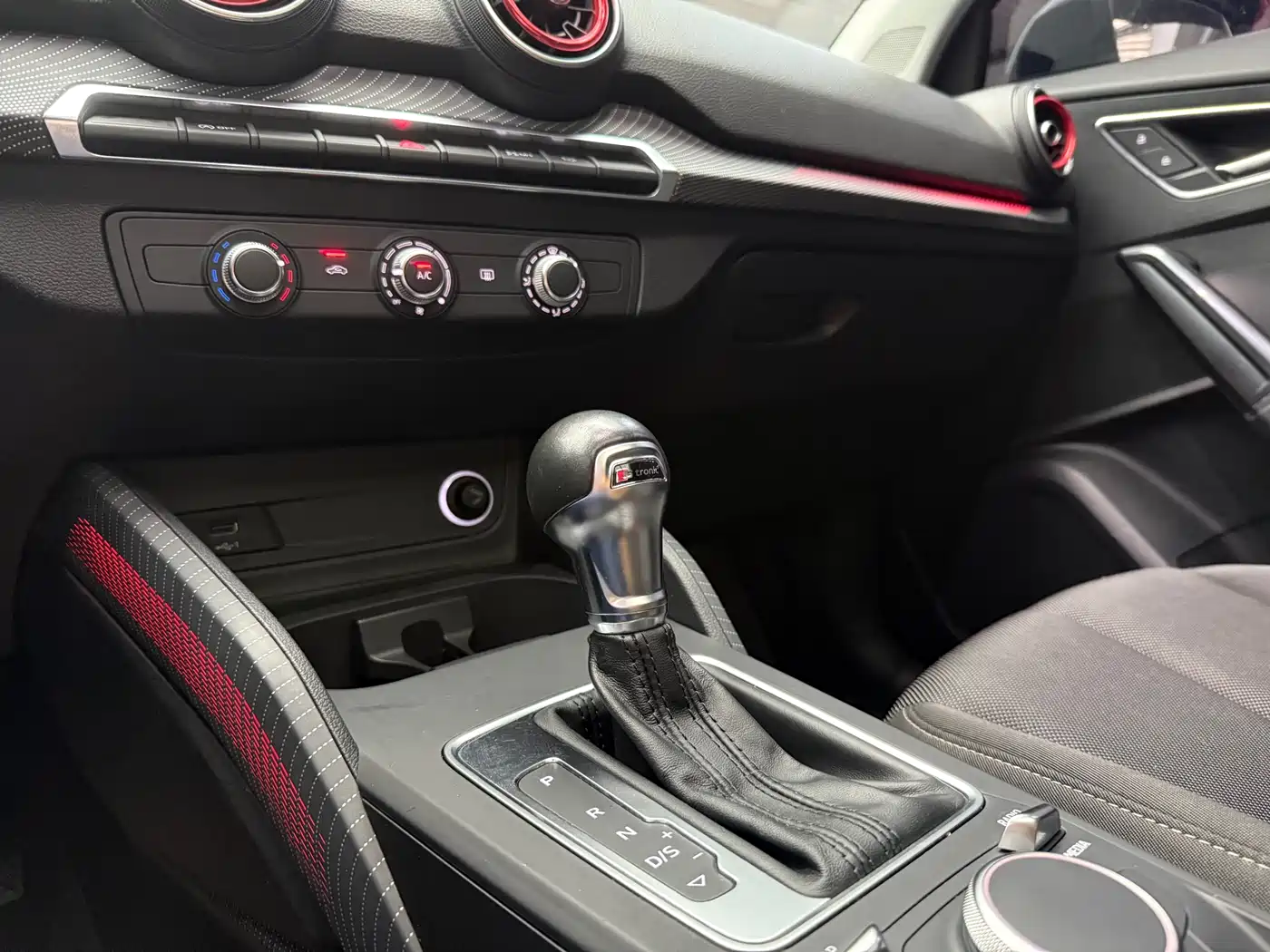 Audi Q2L 2018 35 TFSI Launch Exclusive Edition China V фото 11