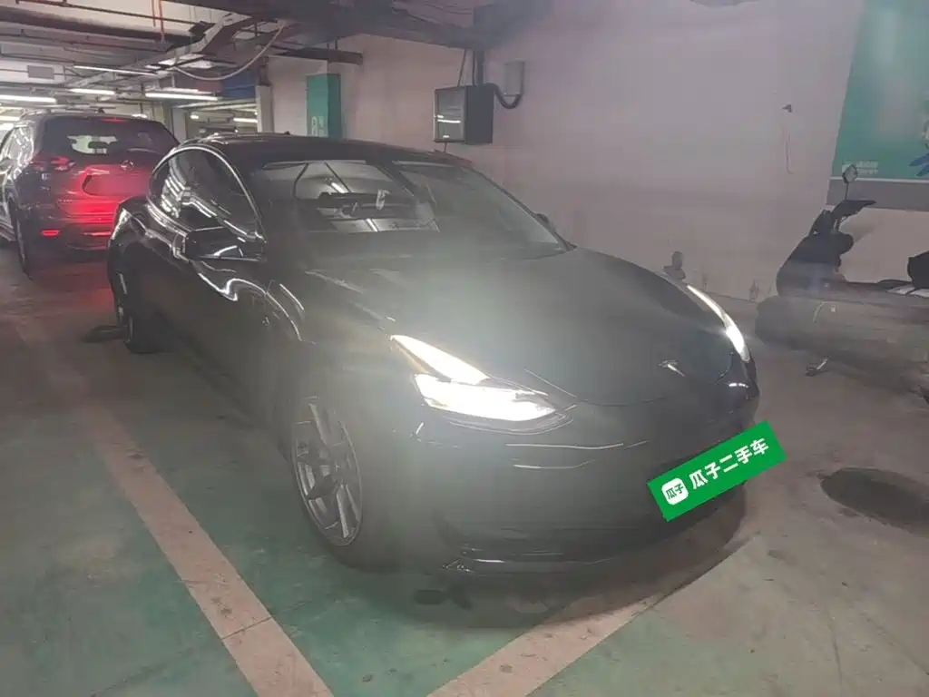 Фото 4 - Tesla Model 3
