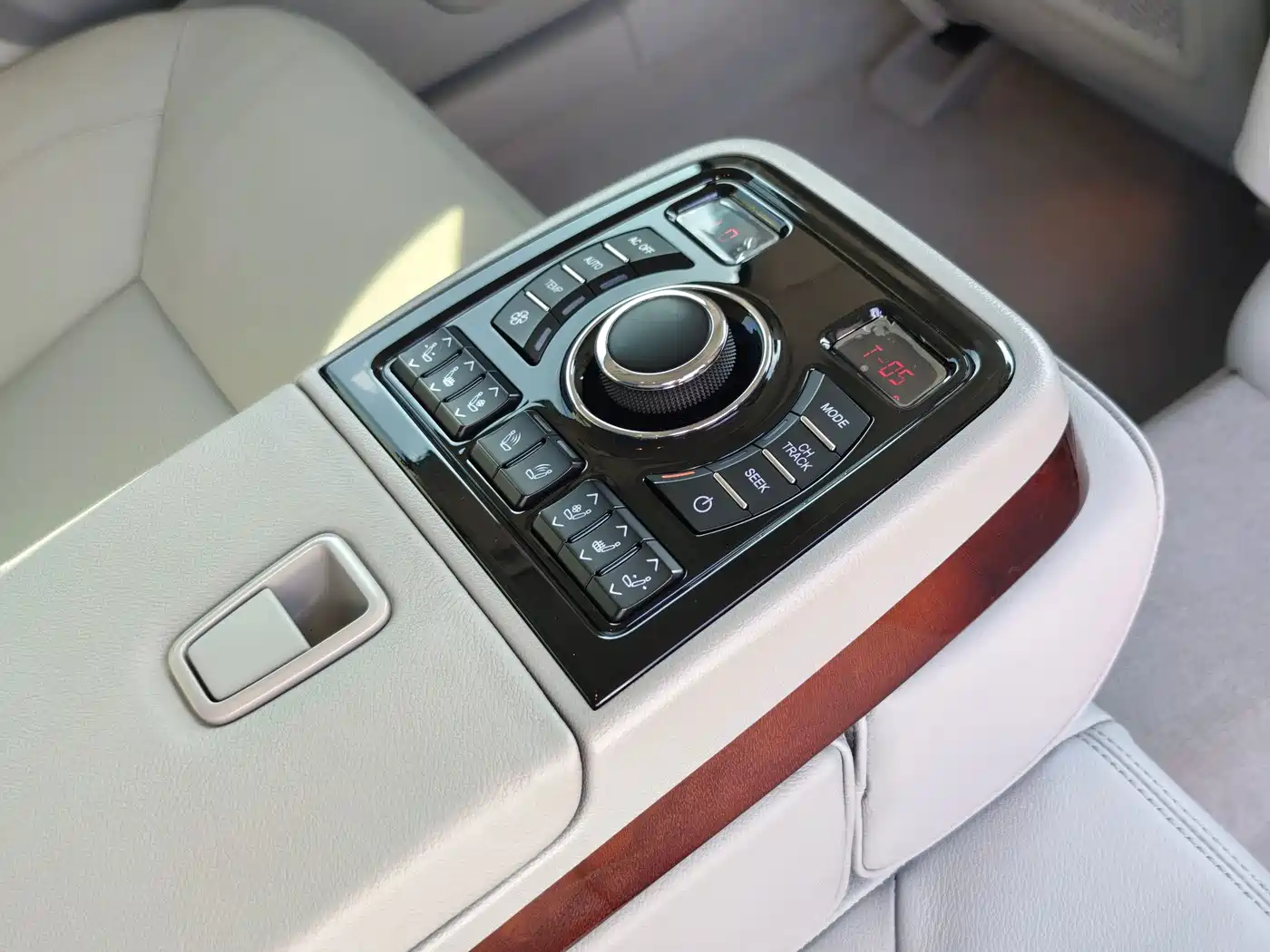 Hongqi H7 2015