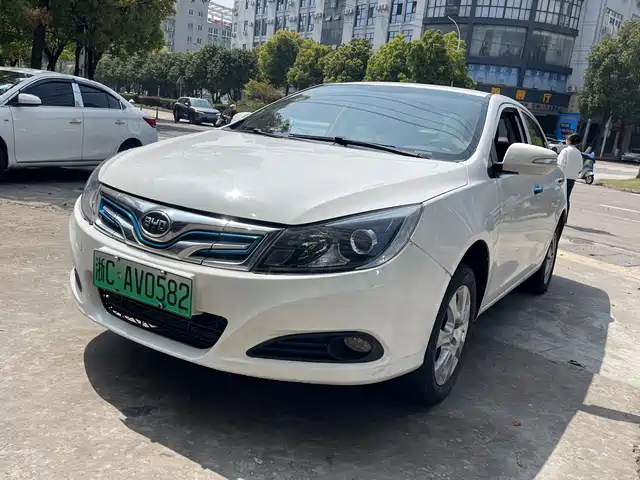 BYD E5