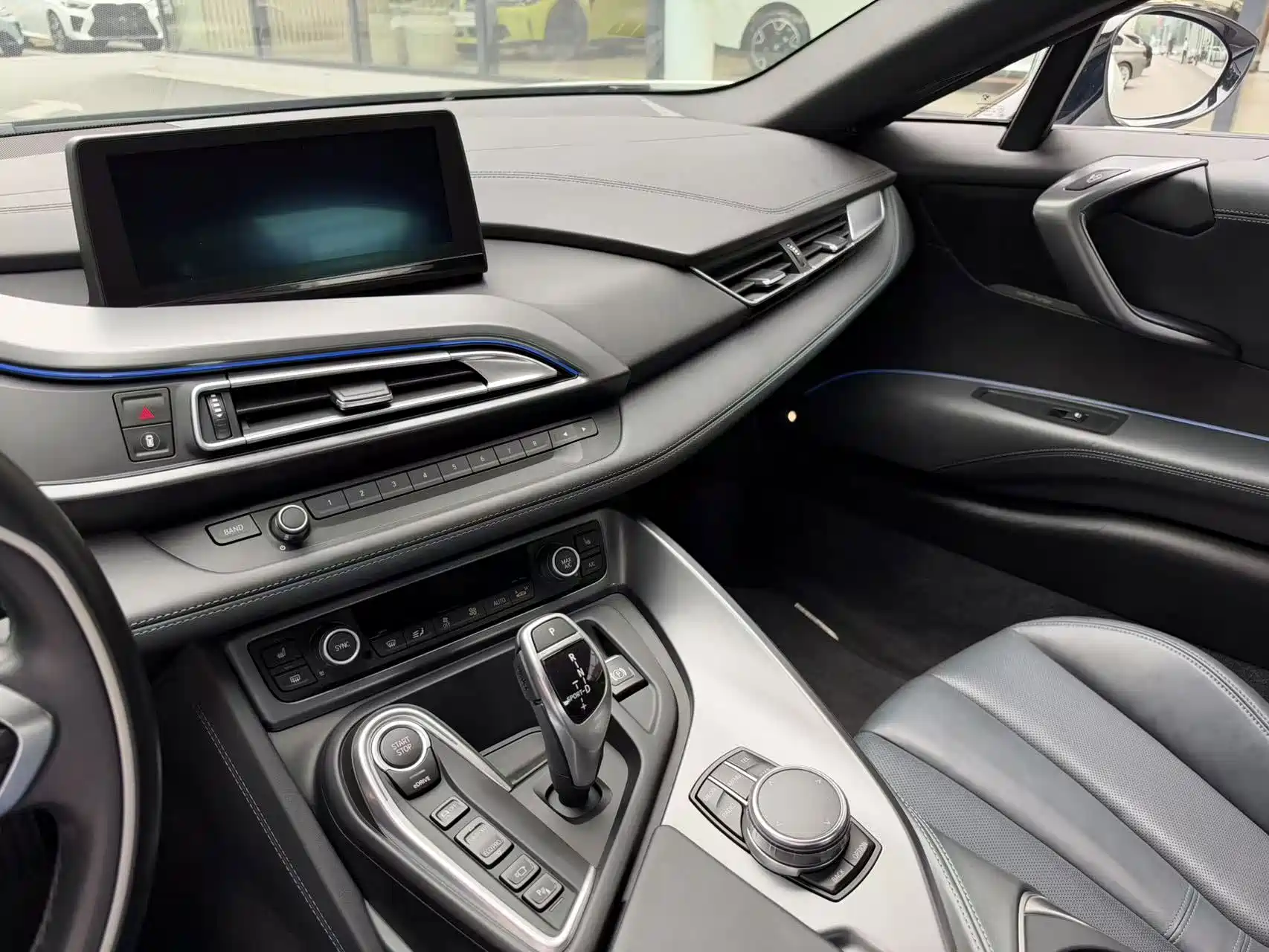 Photo 10 - BMW i8