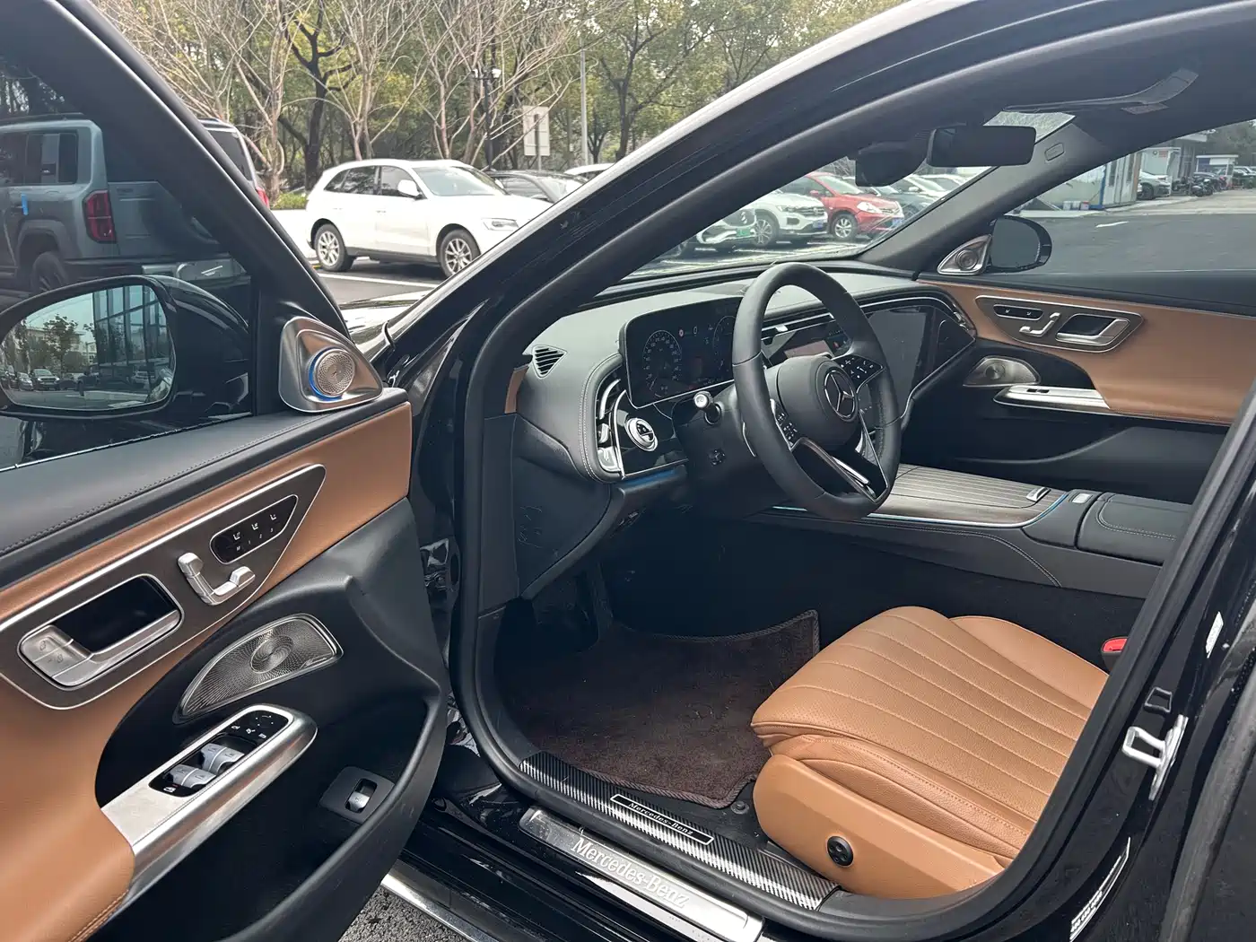 Mercedes-Benz E-Class 2024 E 300 L Fashion фото 9