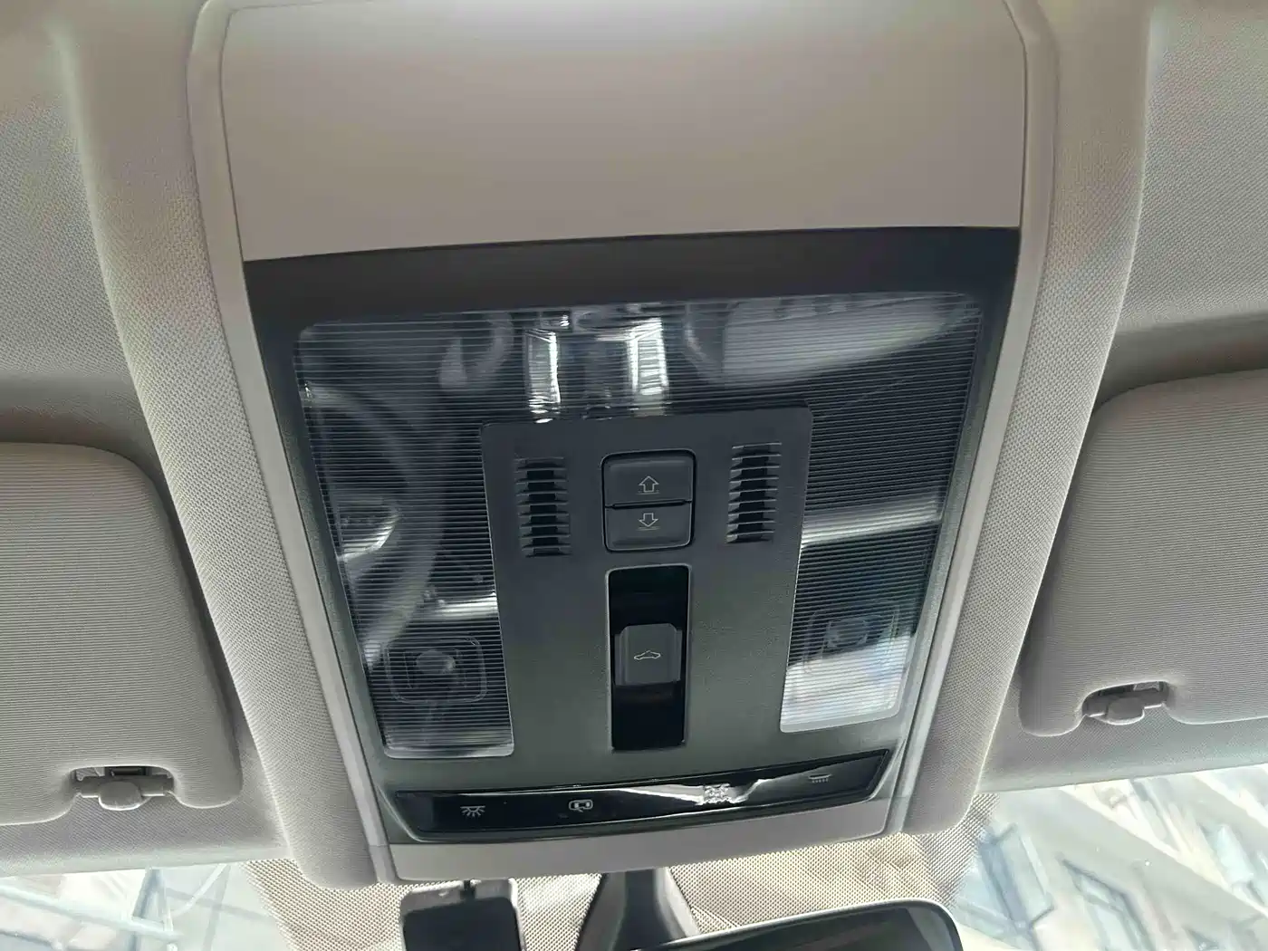 Volkswagen Passat 2025 Outstanding 380TSI Dragon Soaring Edition фото 11