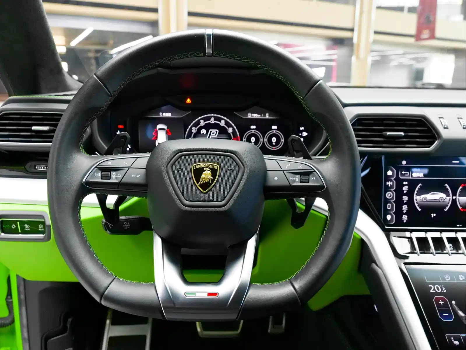 Фото 12 - Lamborghini Urus