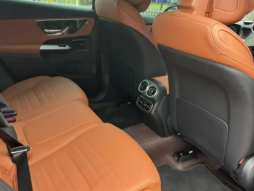 Mercedes-Benz GLC 2026 GLC 260 L 4MATIC Classic Edition фото 6