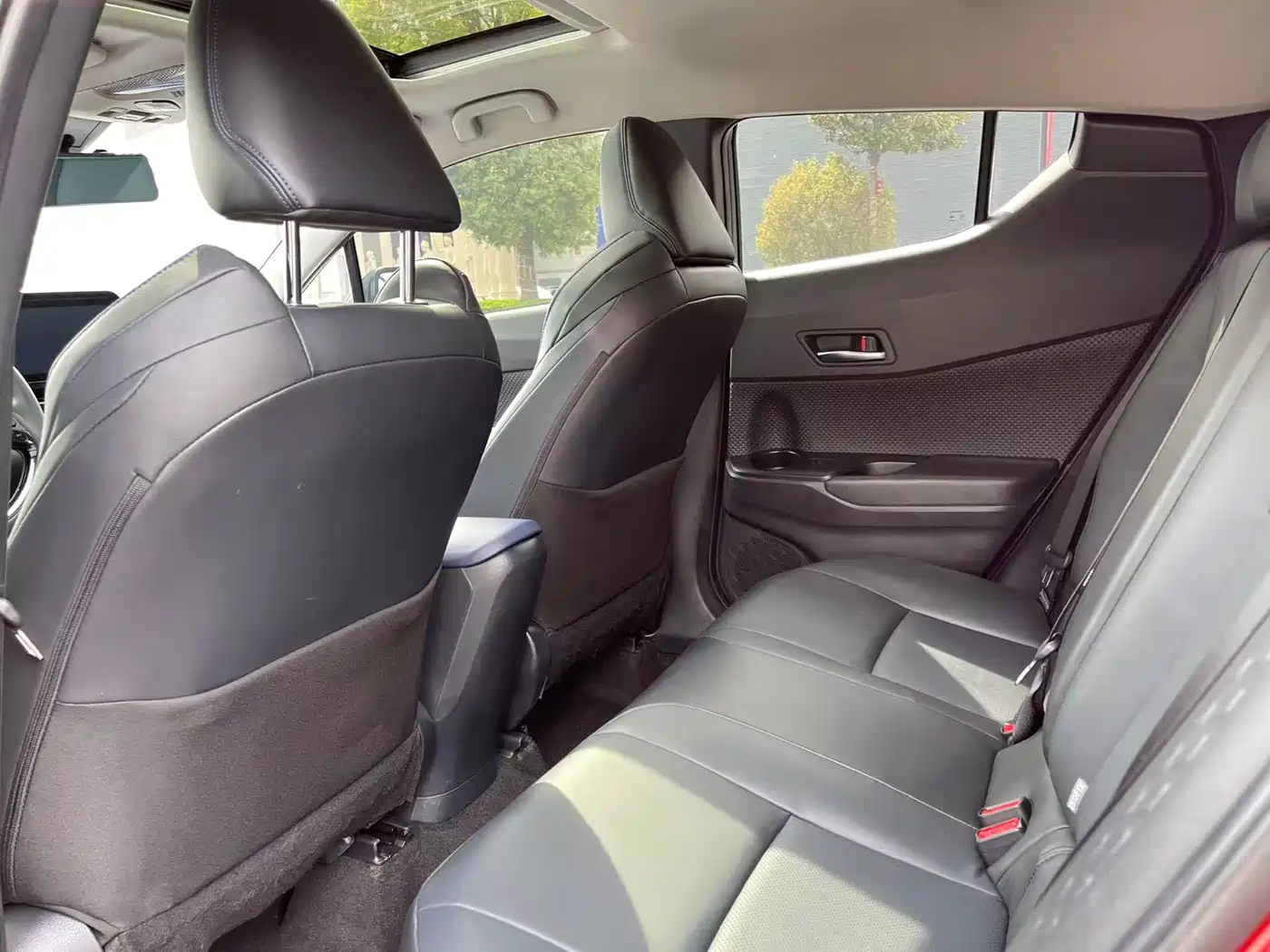 Toyota C-HR 2021 2.0L Luxury Edition фото 6