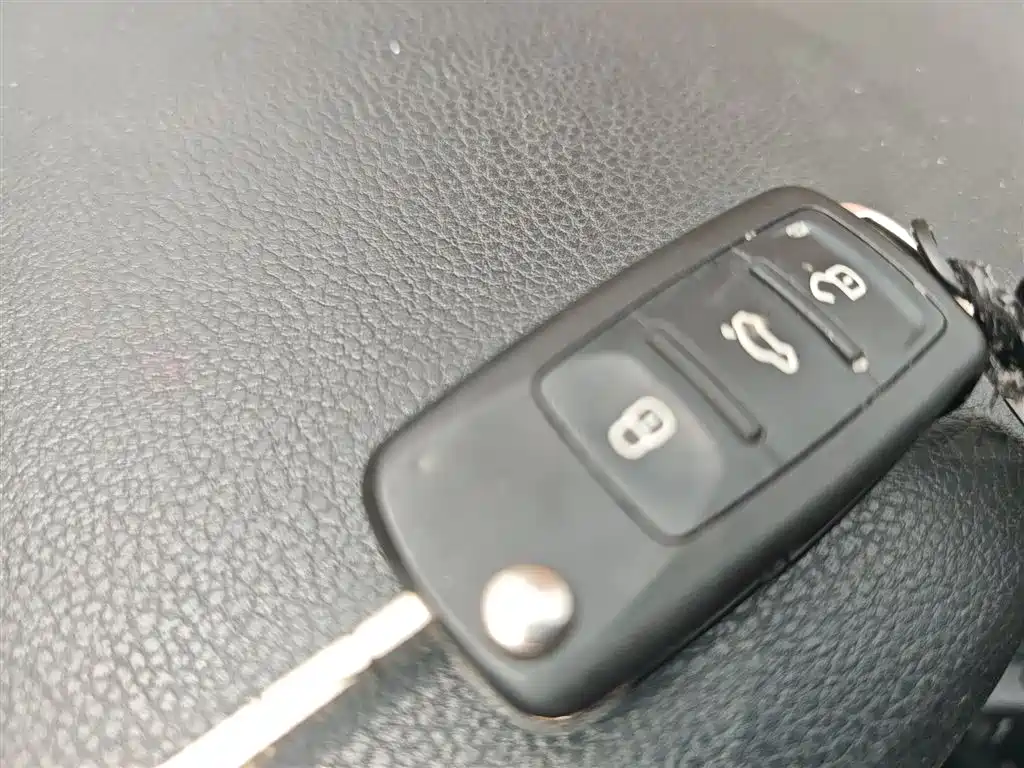 Volkswagen Sagitar 2017 1.6L Automatic Comfort фото 12