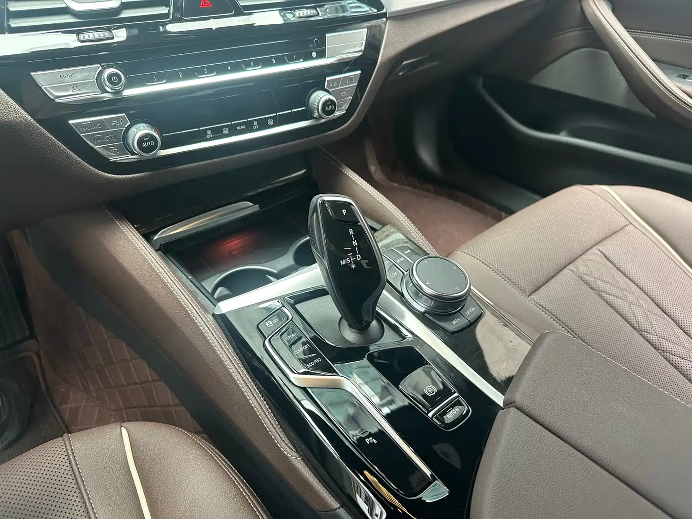 BMW 5 Series 2022 525Li M Sport Package фото 10