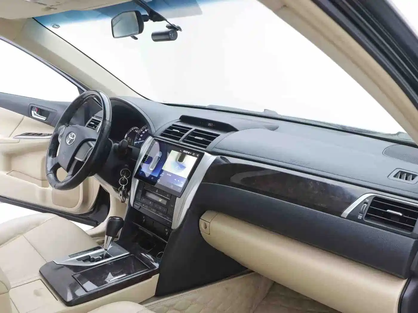 Toyota Camry 2015 2.0G Leading Edition фото 3