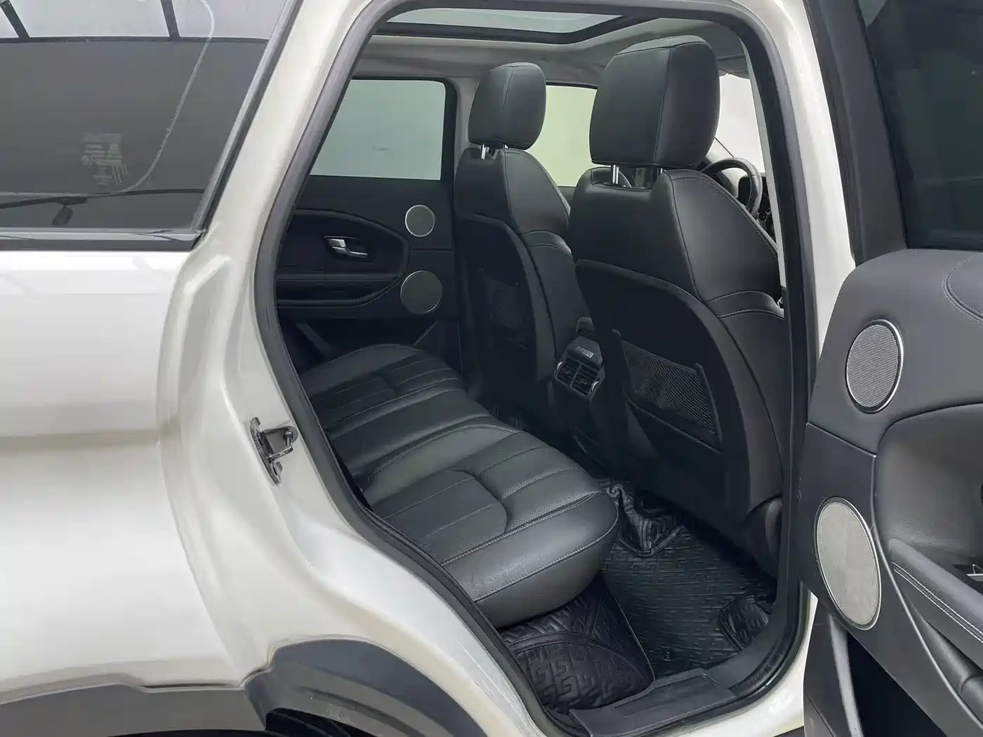 Land Rover Range Rover Evoque 2018 240PS SE DYNAMIC Smart Edition фото 13