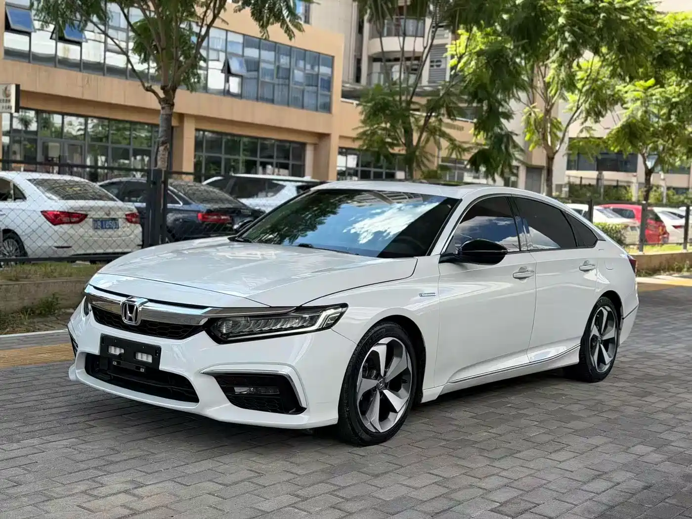 Фото 1 - Honda Inspire